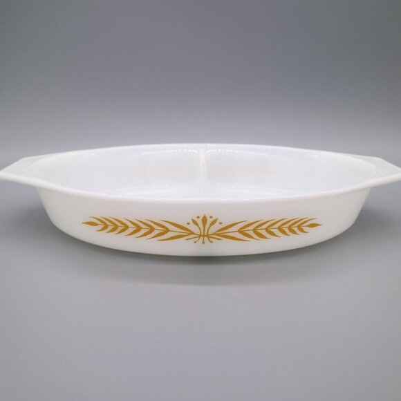 Vintage Pyrex Royal Wheat 1 1/2 Quart Casserole Divided Dish - Picture 1 of 6